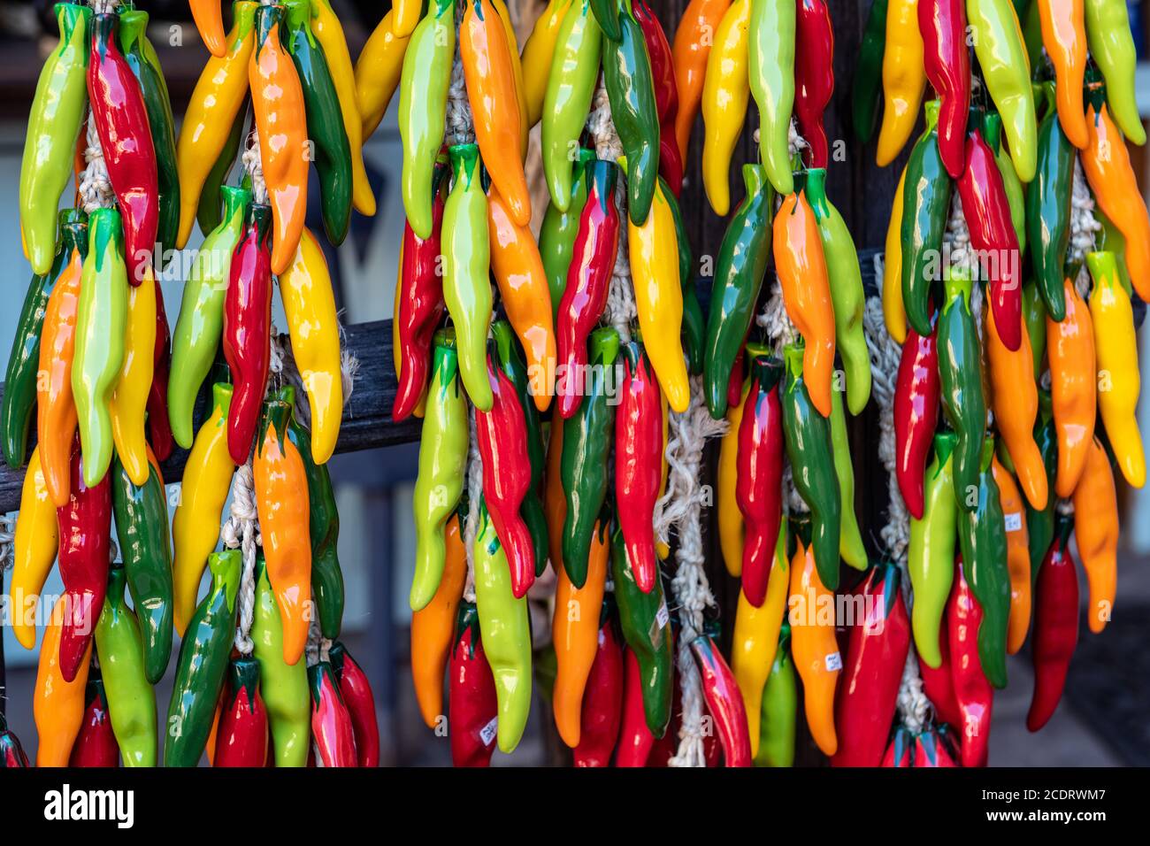 Dekorative Chili Peppers sind zum Verkauf in Santa Fe, New Mexico Stockfoto