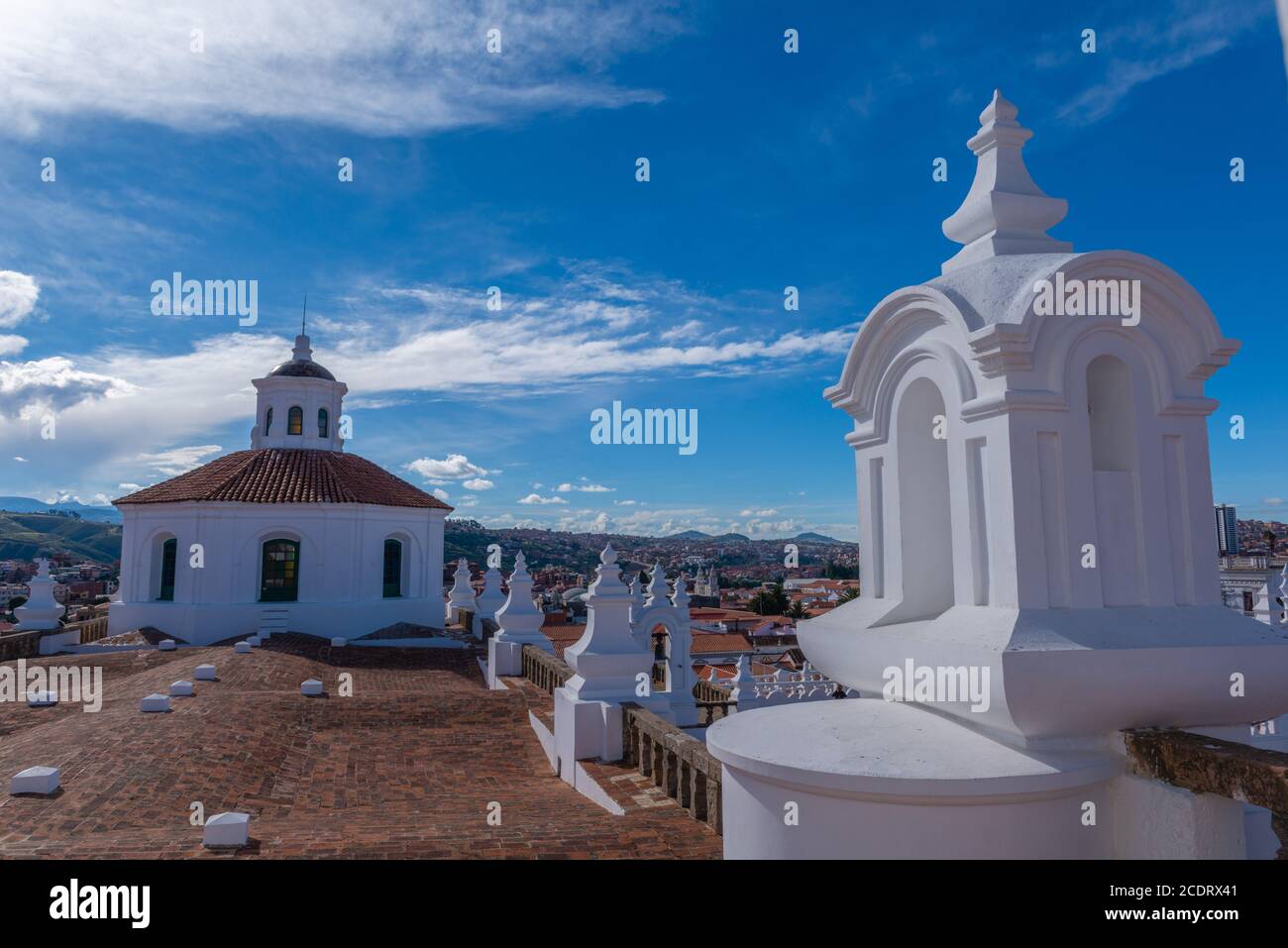 Auf dem Dach der Kirche Iglesia de San Felipe Neri, Sucre, Hauptstadt der bolivianischen Verfassung, Hauptstadt des Departements Chuquisaca, Bolivien, Lateinamerika Stockfoto