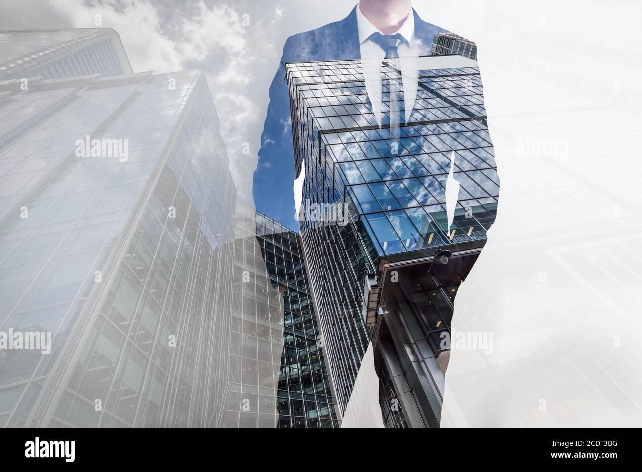Doppelbelichtung von Geschäftsleuten und modernen Wolkenkratzern. Business Leader, Karrierekonzepte Stockfoto