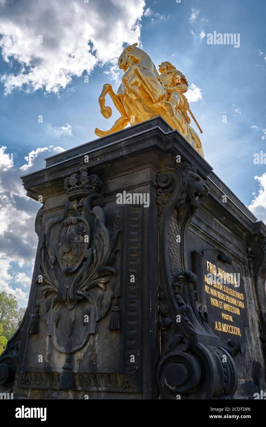Der goldene Reiter im Stadtzentrum von Dresden. Abgebildet ist der sächsische Kurfürst August der starke Stockfoto