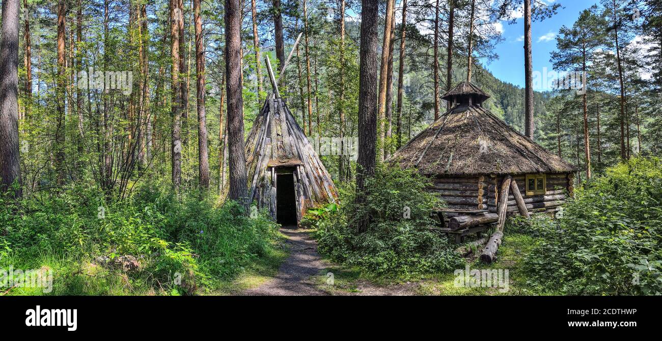 Traditionelle Behausung der in den Altai-Bergen lebenden Ureinwohner Stockfoto