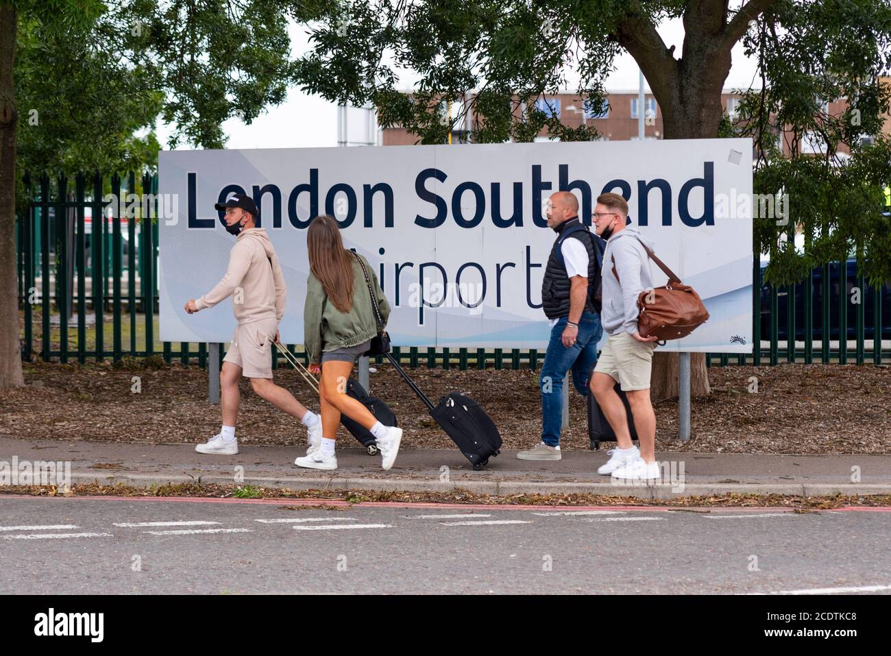 Passagiere, die den London Southend Airport verlassen haben, kamen an Bord des Ryanair-Fluges FR2183 aus Venedig, Italien, während des COVID-19 Coronavirus in Großbritannien an Stockfoto