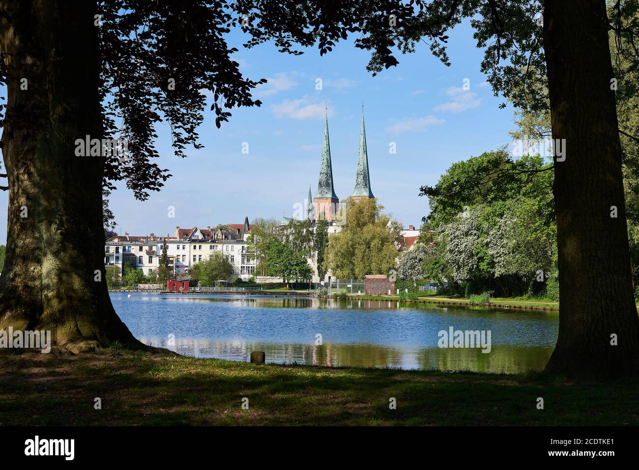 Freiluftbad Krähenteich und Dom, Lübeck, Deutschland Stockfoto