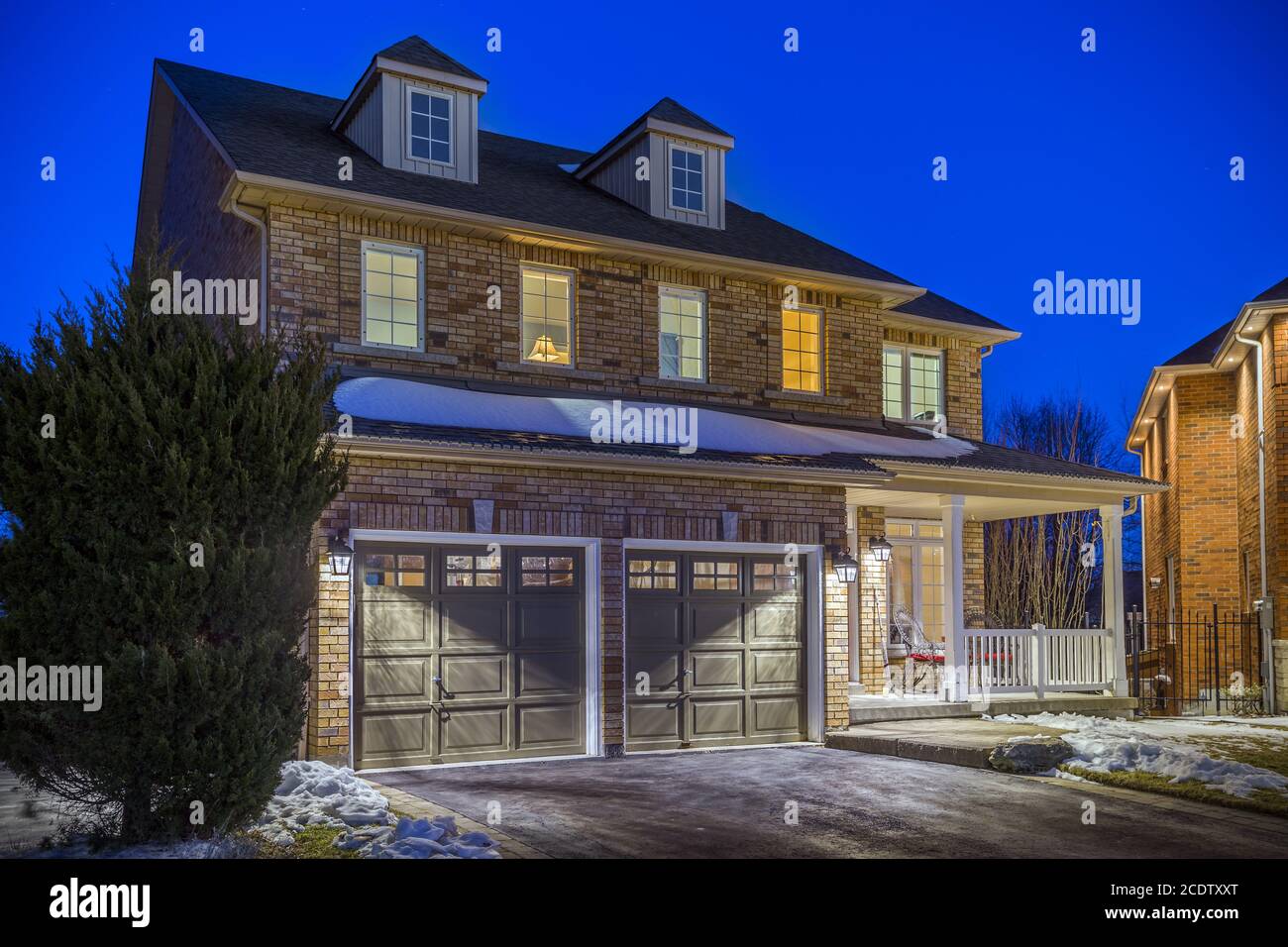 Custom built Luxus-Haus in den Vororten in Twilight. Toronto, Kanada. Stockfoto