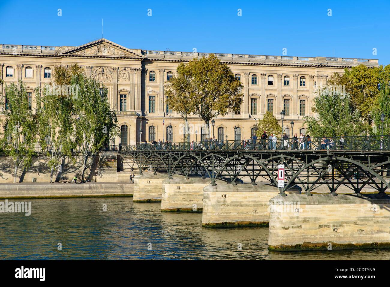 Pont des Arts, eine Fußgängerbrücke über die seine in Paris, Frankreich Stockfoto