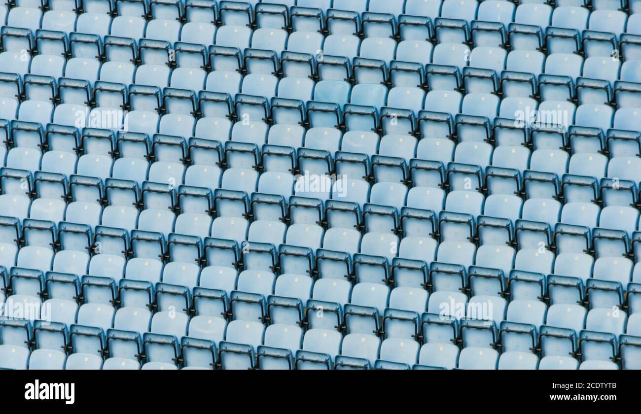 Reihen von Kunststoff blau Stadion sitze. Stockfoto