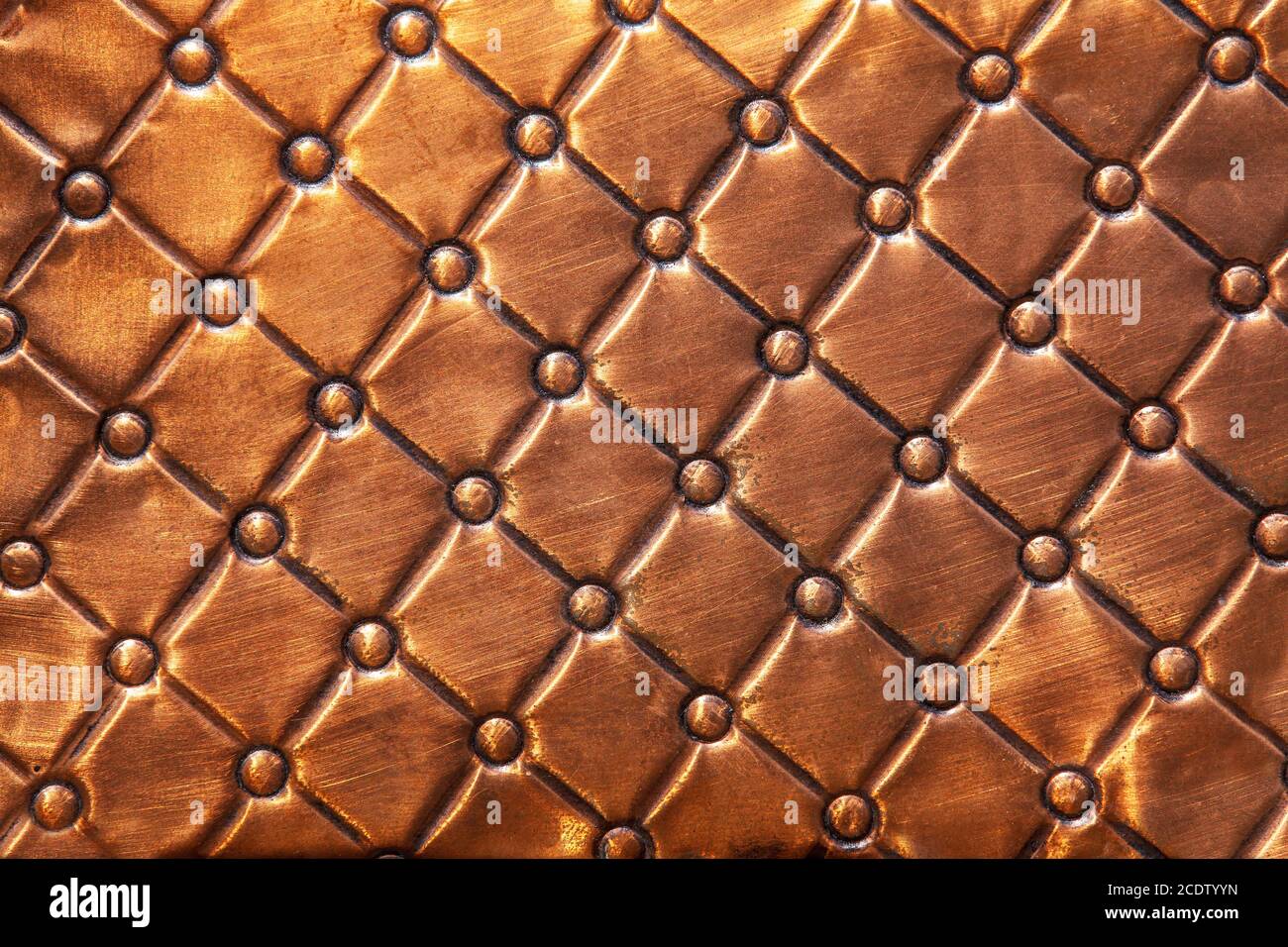Kupferplatte mit quadratischen Mustern Stockfoto