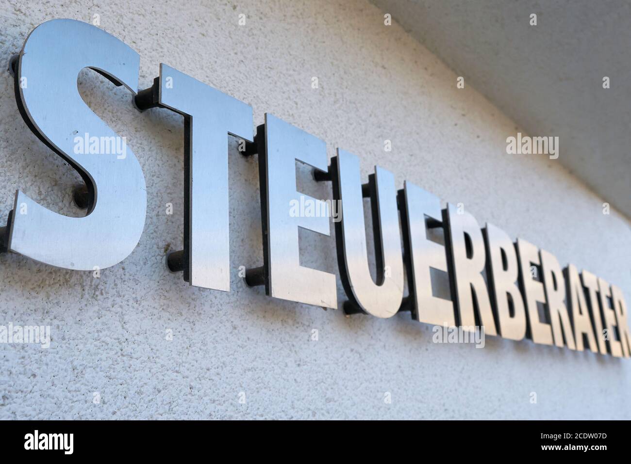 Schriftzug Steuerberater auf der Fassade eines Hauses in Deutschland Stockfoto