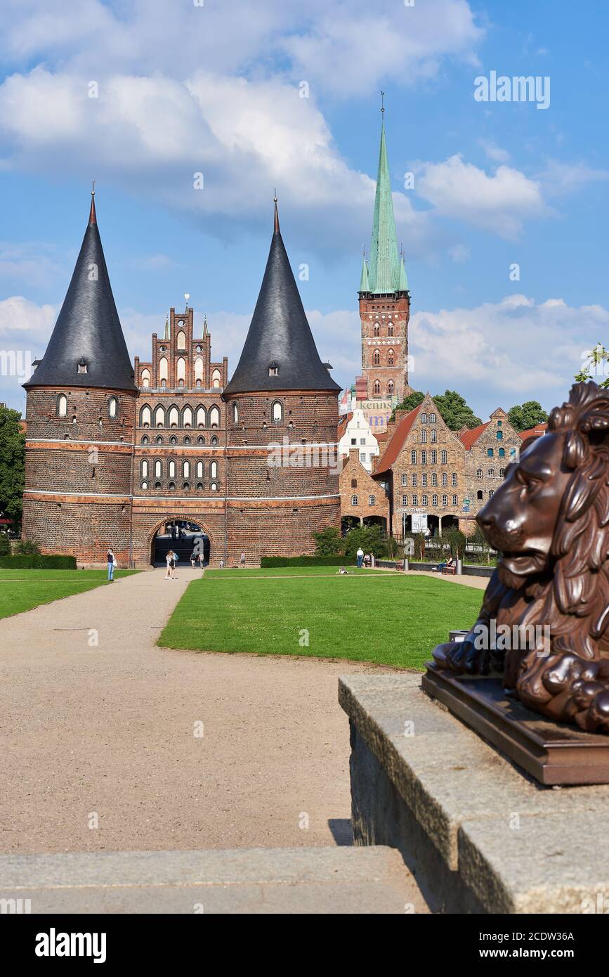 Holstentor, St. Peter und Salzlager, Lübeck, Deutschland Stockfoto