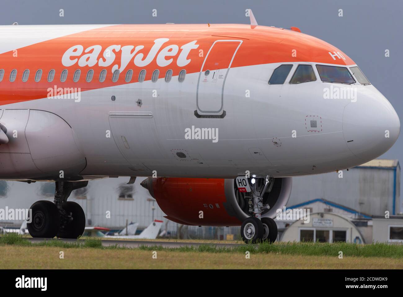 London Southend Airport, Essex, Großbritannien. August 2020. Die Tage von easyJet am Londoner Flughafen Southend zählen nach der Ankündigung, dass die Billigfluggesellschaft ihre Basis am Flughafen Essex aufgrund des Reiseabschwungs COVID-19 schließen wird, mit dem Verlust vieler Arbeitsplätze. Die easyJet-Flugnummer U27361 nach Faro, Portugal mit Abflug um 07:00 Uhr ist die letzte Verbindung zu diesem Ziel. Die letzten easyJet-Flüge ab Southend finden am Montag, den 31. August statt Stockfoto