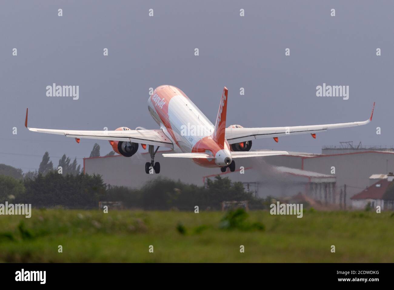 London Southend Airport, Essex, Großbritannien. August 2020. Die Tage von easyJet am Londoner Flughafen Southend zählen nach der Ankündigung, dass die Billigfluggesellschaft ihre Basis am Flughafen Essex aufgrund des Reiseabschwungs COVID-19 schließen wird, mit dem Verlust vieler Arbeitsplätze. Die easyJet-Flugnummer U27361 nach Faro, Portugal mit Abflug um 07:00 Uhr ist die letzte Verbindung zu diesem Ziel. Die letzten easyJet-Flüge ab Southend finden am Montag, den 31. August statt Stockfoto