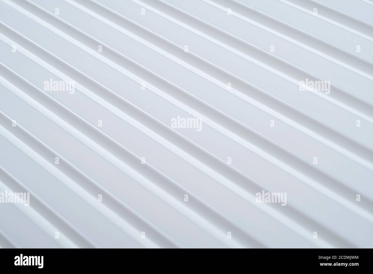 Diagonales Linienmuster. Weiße schrägen Linien. Abstraktes geometrisches Hintergrunddesign. Stockfoto