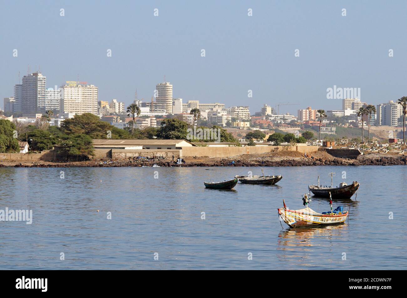 Senegal. Dakar. Soumbedioume Bucht und die Stadt Dakar. Stockfoto