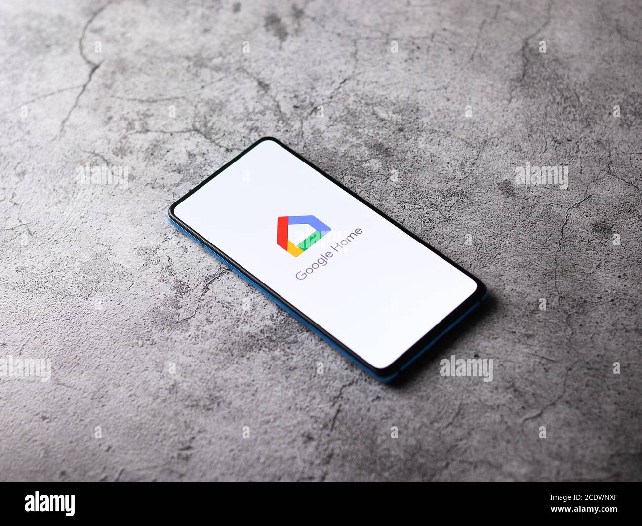 Assam, indien - August 27, 2020 : Google Home Logo auf Handy-Bildschirm Stock Bild. Stockfoto