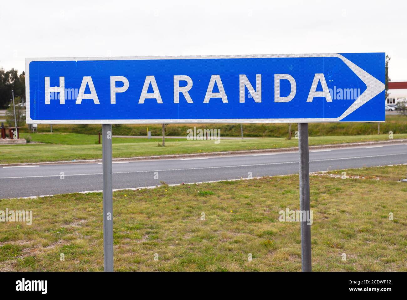 Wegweiser für die schwedische Stadt Haparanda. Stockfoto