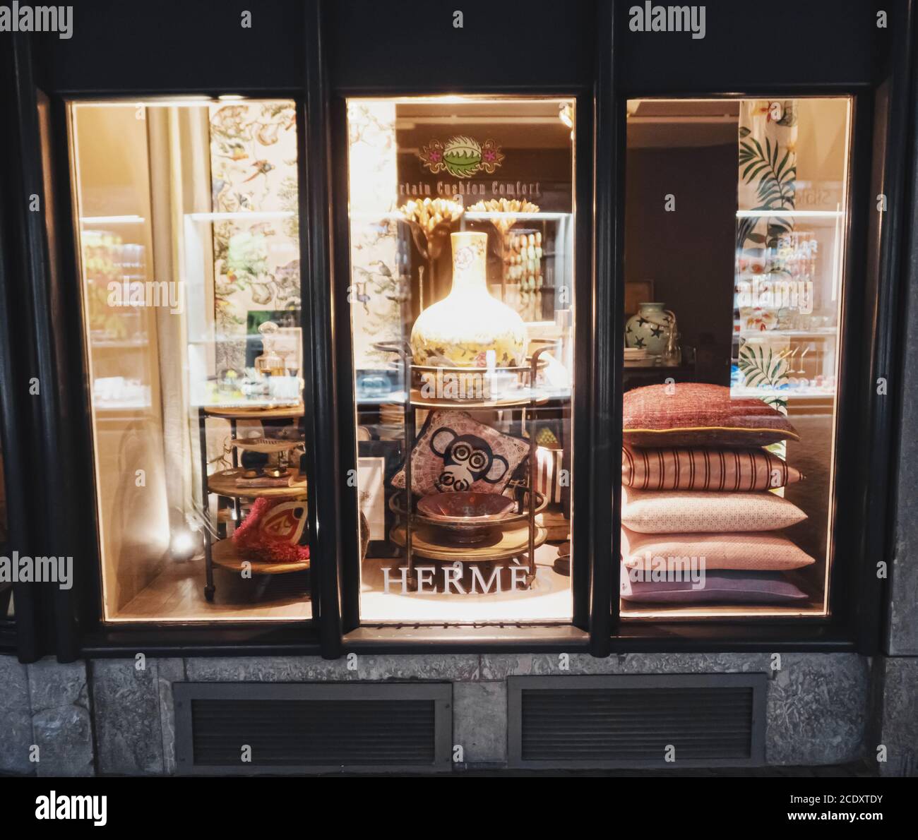 Schaufenster eines Luxus-Boutique-Stores in der Bahnhofstrasse in Zürich,  Schweiz Stockfotografie - Alamy