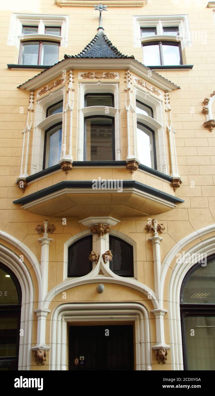 Fragment der Fassade eines historischen Jugendstilgebäudes Stockfoto