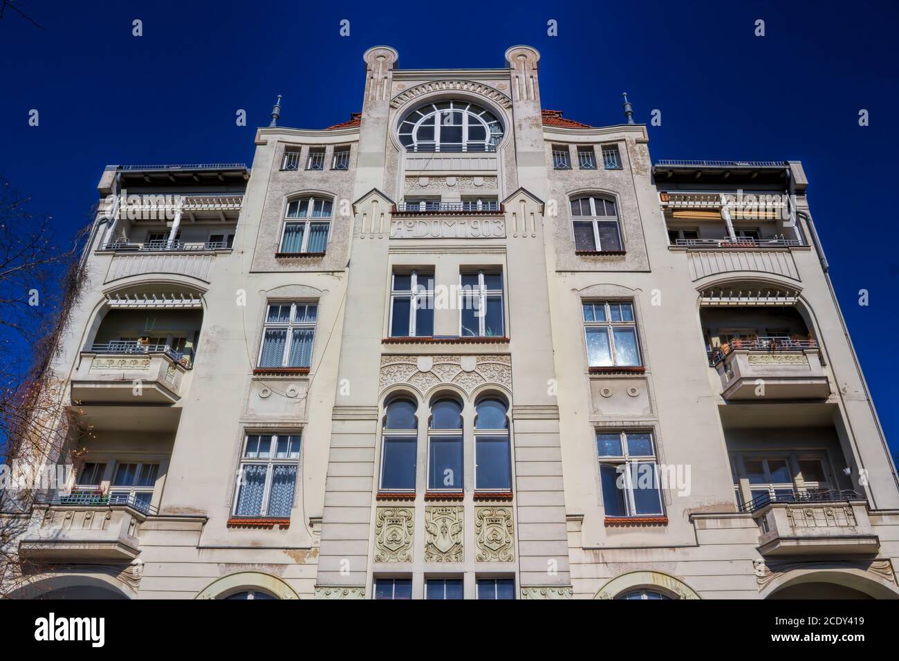 Altbau saniert deutschland -Fotos und -Bildmaterial in hoher Auflösung ...