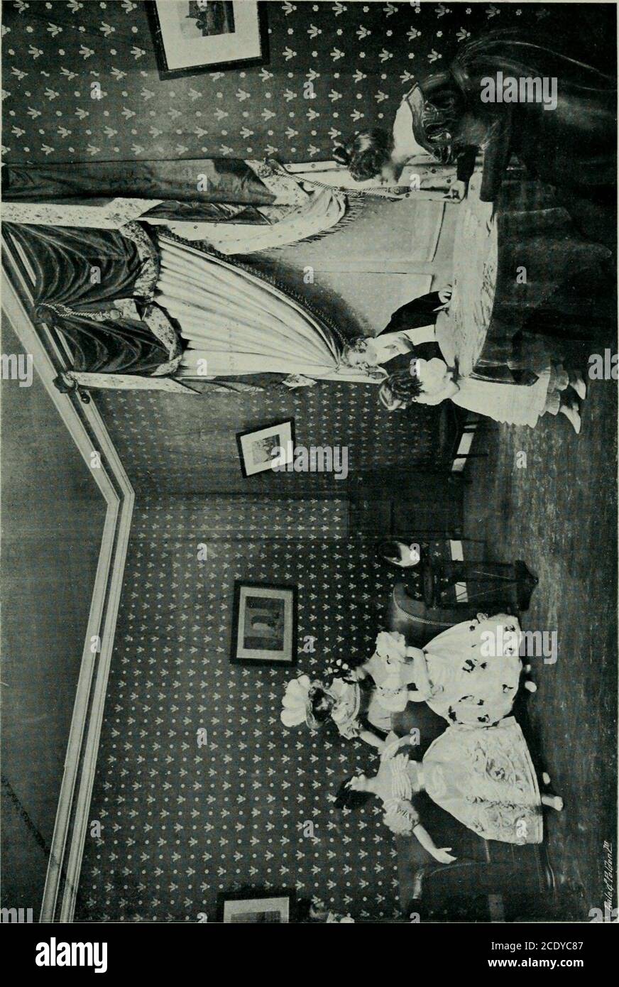 . Paris in London : 1902, Earl's Court : offizieller Guide und Katalog : Generaldirektor Imre Kiralfy . t - ft c/: ^ -^ &lt;; (-^ ^ ^ - G rt nr^ X ^ t; 3^ ft ft X 3 -• FD X ^ o o -• G G p; CL X cr FT FT CD &lt; f-^ 3 X 3* FD FT FT C- G x c: ^ [^ ET FT -&lt; ?; FD ^^ ^^^o ^ rt (/: n- O C € -^ P 3: G ^. q P n p rt - ^7Q &lt; Ft ft ^ ^ Si -rt - O FD 3 •^^ &lt;^ - 3 3^ cj X 2. ^ FD n rt &lt; r-- FT FD ^ -. &lt; ir:. Cup 3 X 3v: rt (7^ 3 rt ft ^^ ^ FD C ^-^ – G X ^- ^ -r FTG ??^- -! -. CI. , &lt;. c ;:; c (/q :{;. 2 x FD FT rt X X cr. – ^ :::^ ft 2 ^ ft ^ ?x; ft br crft CA = • O  . &lt;. D. Stockfoto