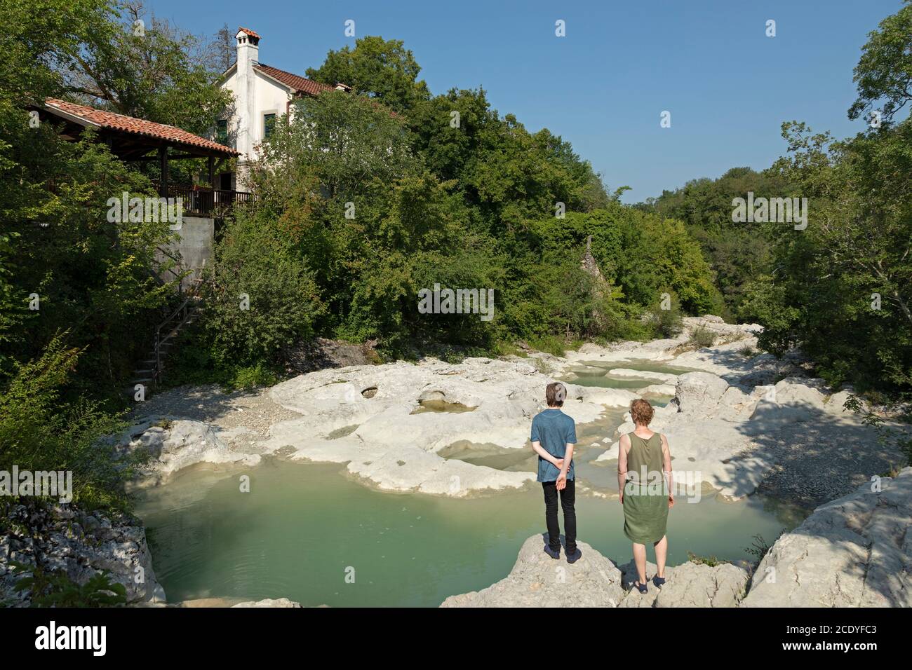 Restaurant, Kalksteinbecken, Fluss Mirna, Kotli, Istrien, Kroatien Stockfoto