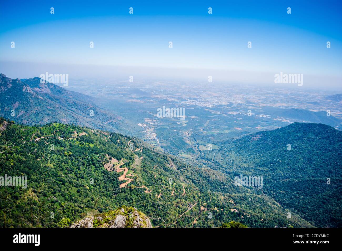 Ooty Stadt Luftaufnahme, Ooty (Udhagamandalam) ist eine Resortstadt in den westlichen Ghats Bergen, im indischen Tamil Nadu Zustand. Stockfoto