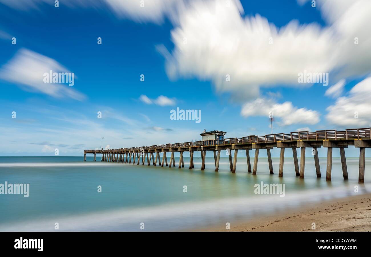 Lange Exposition von Venedig öffentlichen Pier am Golf von Mexiko in Venedig Florida USA Stockfoto