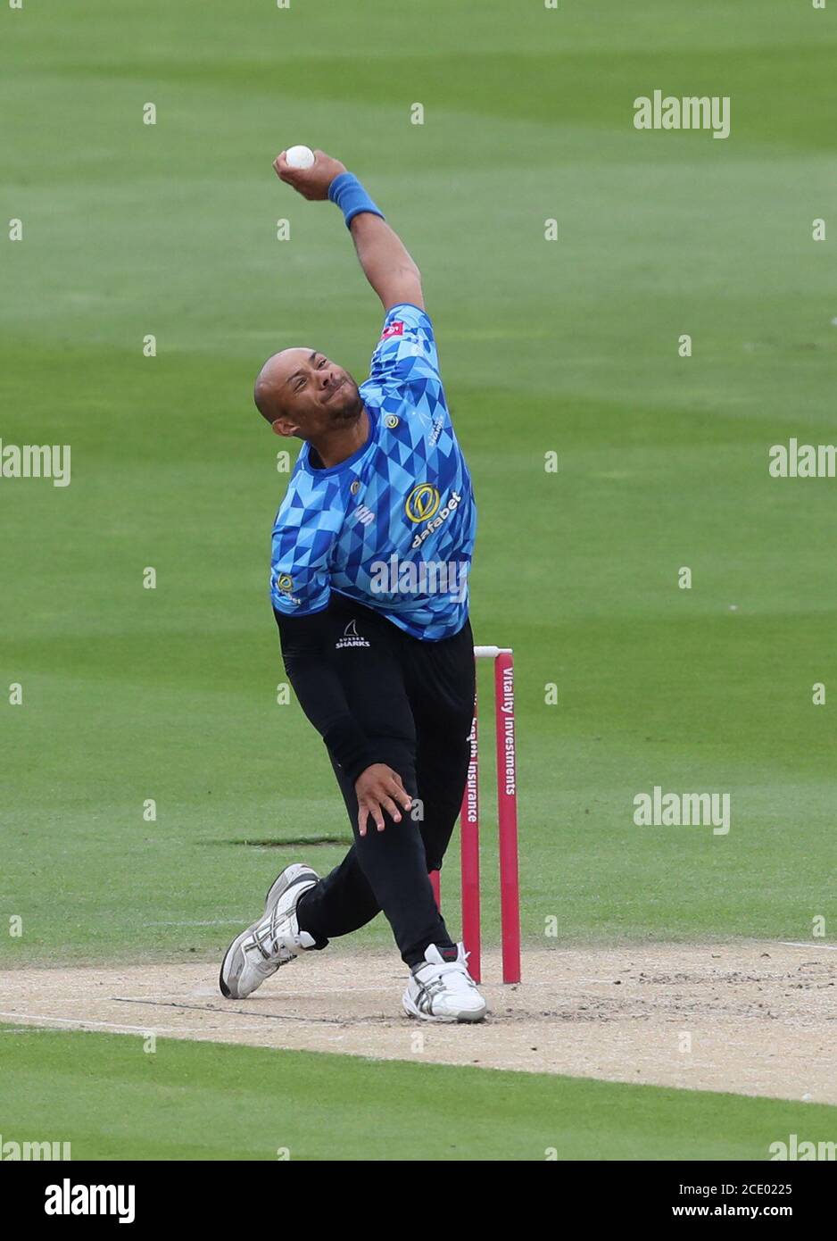 Hove, Großbritannien. August 2020. Sussex's Tymal Mills bowles während des Vitality Blast T20-Matches zwischen Sussex Sharks und Hampshire auf dem 1st Central County Ground, Hove Credit: James Boardman/Alamy Live News Stockfoto