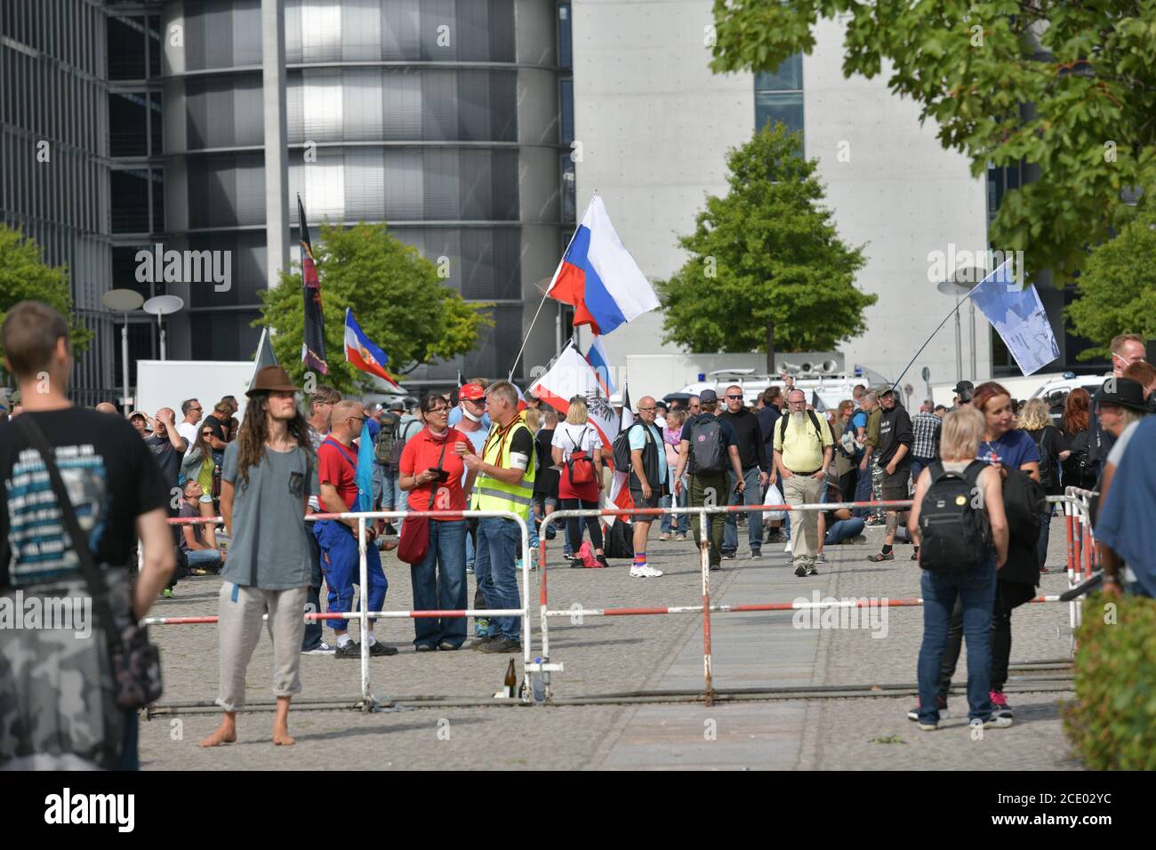 Berlin, Deutschland. August 2020. Berlin, Deutschland 29. August 2020: Anti-Corona-Demo - Berlin - 29. August 2020 Berlin, Demonstration für Corona, laterales Denken 711, Nutzung weltweit Quelle: dpa/Alamy Live News Stockfoto