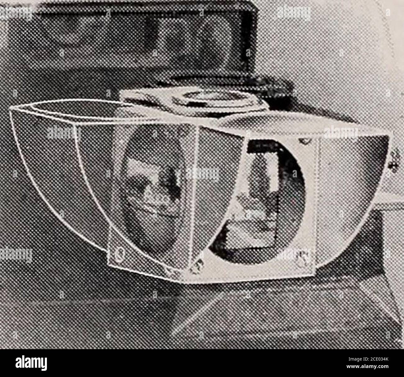 . Hochformat . No.3A FaltpocketANSCO Diese ANSCO (bereit zu sein 1. Juni) wird vom gleichen Modell wie No.1A Falttasche ANSCO, mit dem Zusatz von Risingund seitlich verschiebende Front, mit denen mehr Himmel enthalten oder ausschneiden unerwünschte Vordergrund. Preis: 25.00 Usd. Sie sollten diese beiden Modelle zu Ihrem Lager hinzufügen. Sie werden sich für Sie als sehr profitabel erweisen. Und so wird ANSCO FOLIE, ANSCO CHEMIKALIEN und CYKOPAPER. Wir haben ein sehr faires und liberalesAngebot für Sie. Schreiben Sie für Details. ANSCO FIRMA Binghamton, N. Y. gegründet 1842 Pioniere in der Kameraherstellung. Hersteller von Fotozubehör für MOR Stockfoto