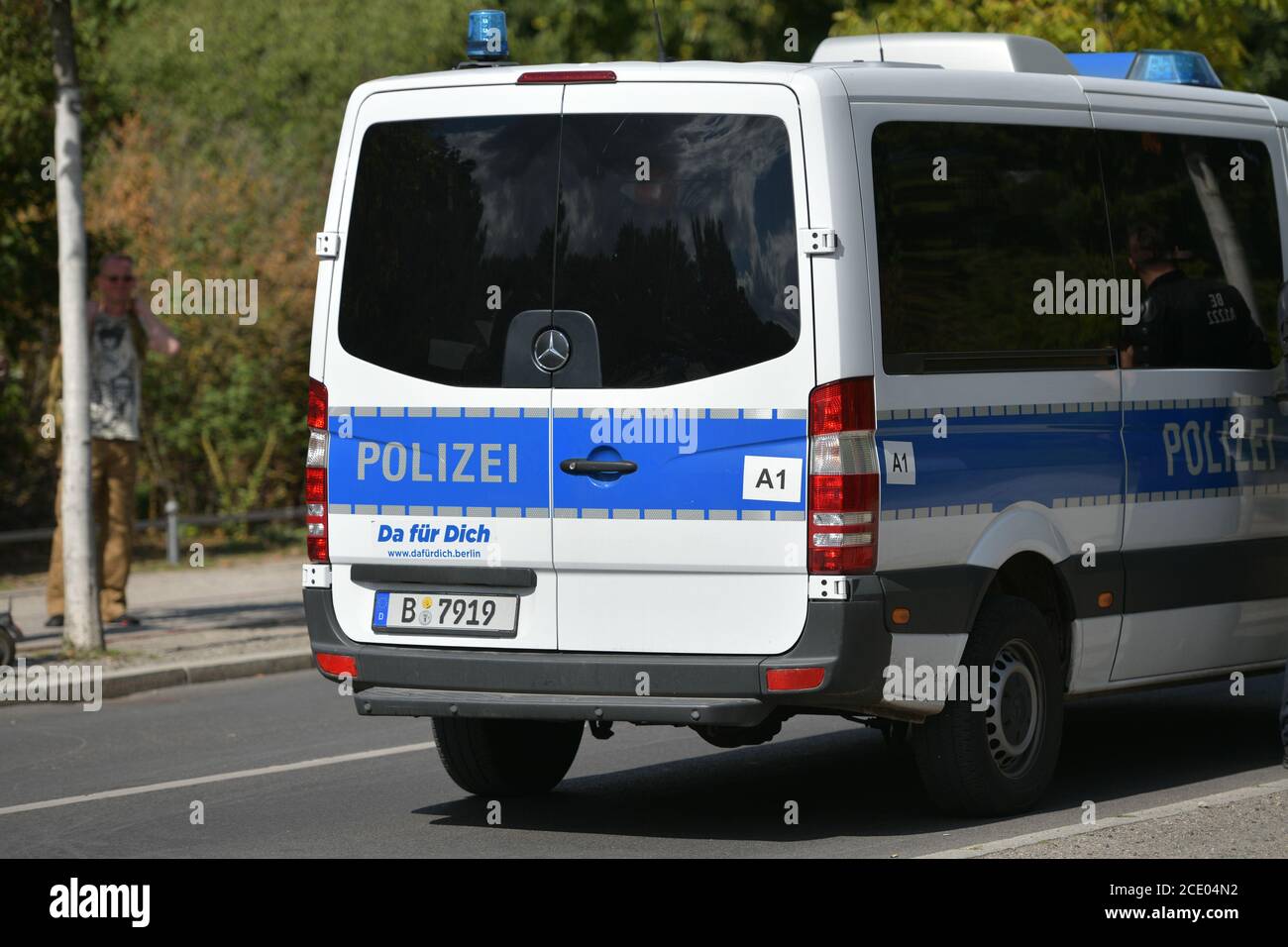 Berlin, Deutschland. August 2020. Berlin, Deutschland 29. August 2020: Anti-Corona-Demo - Berlin - 29. August 2020 Berlin, Demonstration für Corona, laterales Denken 711, Nutzung weltweit Quelle: dpa/Alamy Live News Stockfoto