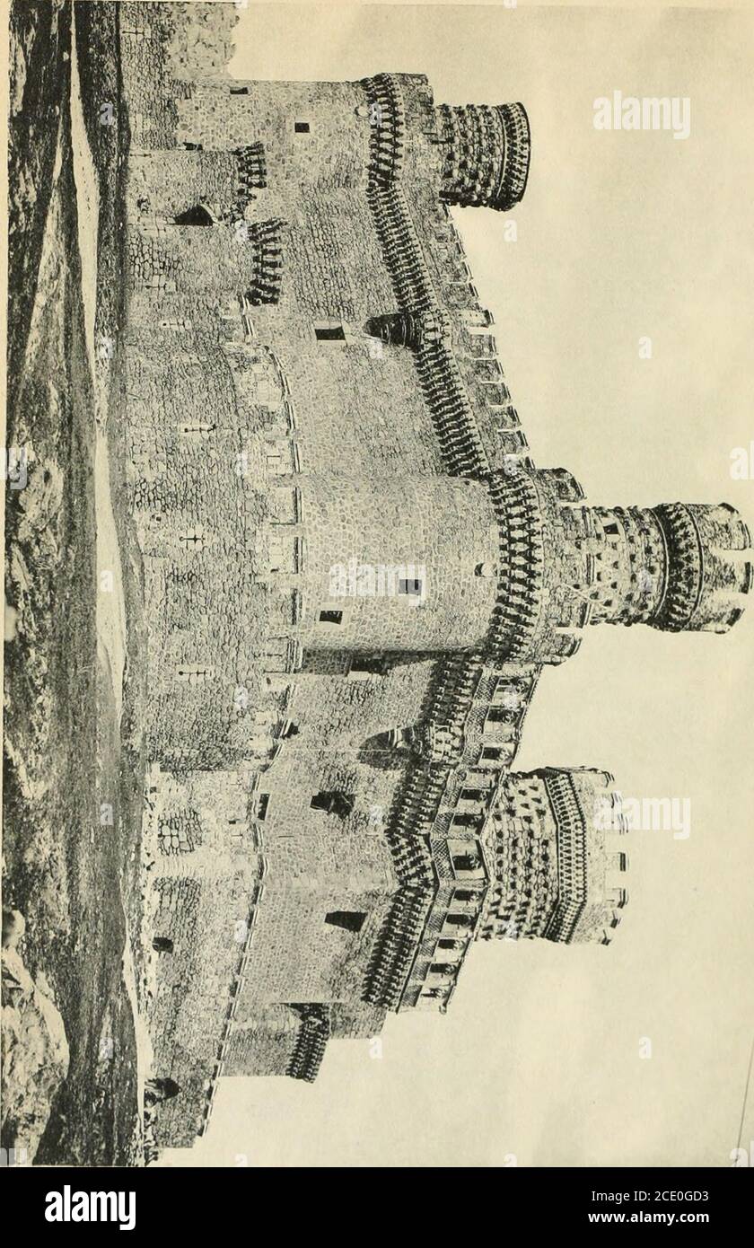. Los Mendoza del siglo 15 y el castillo del Real de Manzanares; discurso leído por el ilmo. sr. d. Vicente Lampérez y Romea en el acto de su recepción pública y contestación del ilmo. sr. d. José Ramón Mélida, el día 1. De junio de 1916 . iglesia del Mo-nasterio de Lupiana, ciertas obras en el de San Francisco deGuadalajara, y su propio sepulcro, hoy en nuestro Museo Ar-queológico. El monasterio de Santa Ana y el Hospital de Tendilla, yla iglesia de Mondéjar, fueron hechuras del Conde de aqueltitulo, hermano del Primer Duque del Infantado. A otro her-mano, el Conde de Coruña, se debió el mona Stockfoto