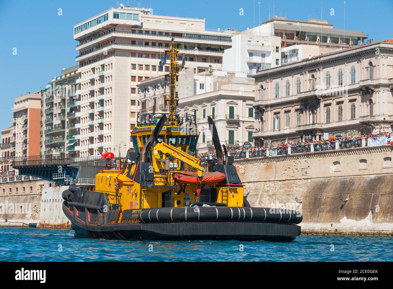 Das Schlepper 'ritto' im Kanal von Taranto, Italien Stockfoto