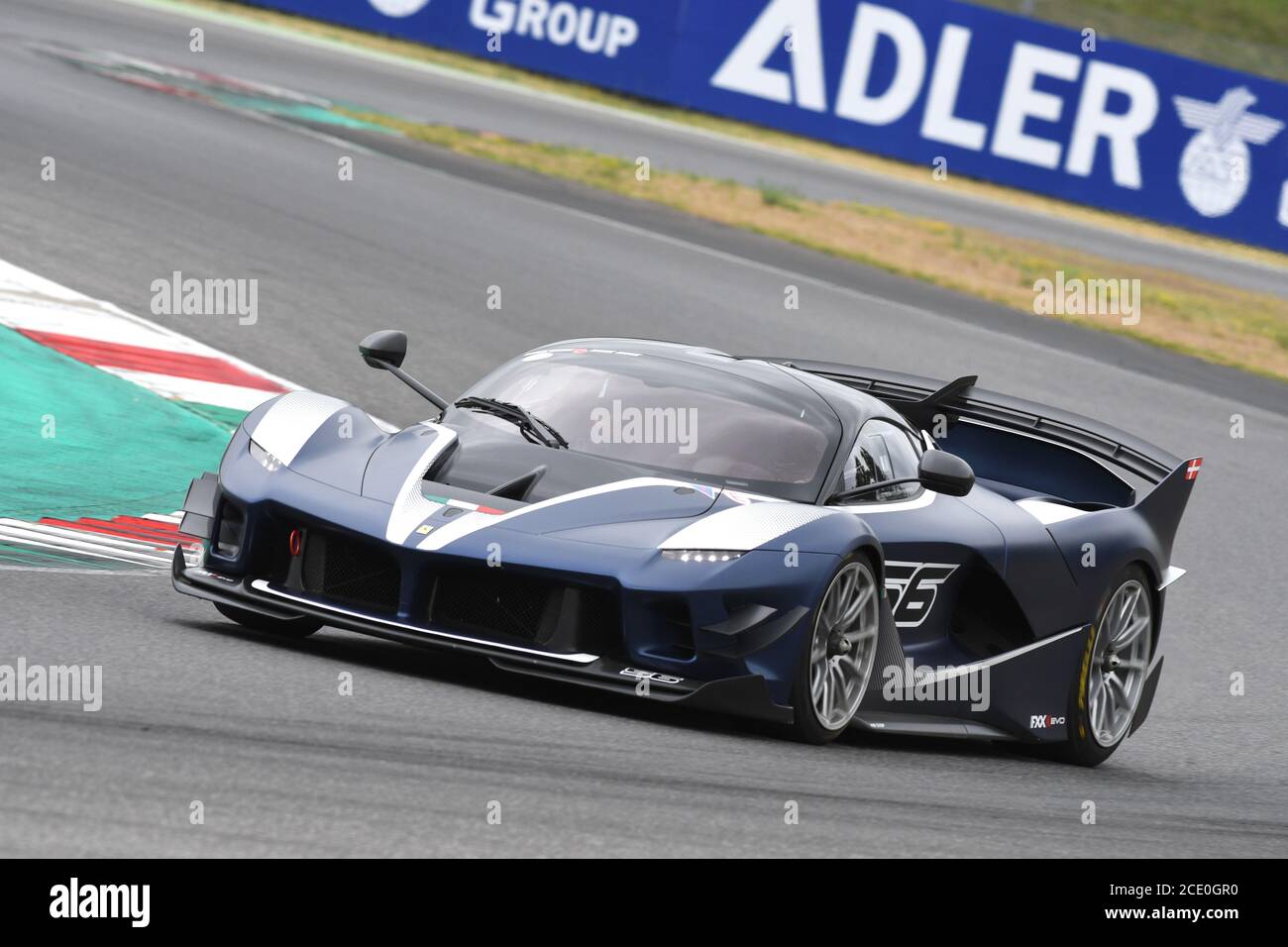 Scarperia, Mugello - 28. August 2020: Ferrari FXX-K EVO im Einsatz auf der Rennstrecke von Mugello während der Ferrari Racing Days in italien. Stockfoto