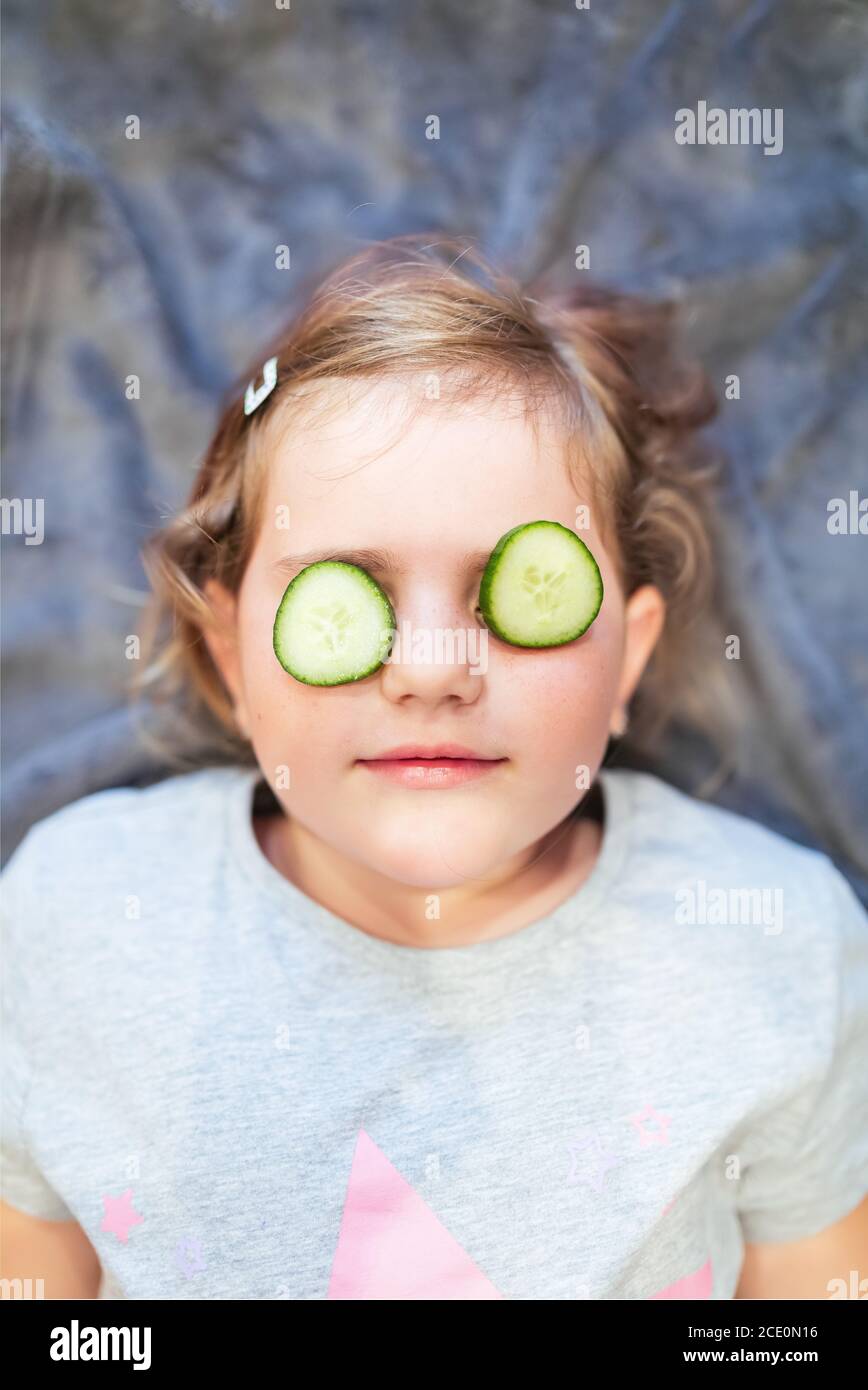 Lustige gurke frau -Fotos und -Bildmaterial in hoher Auflösung – Alamy