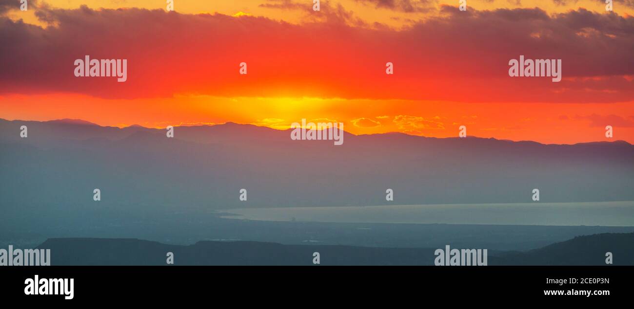 Berge in Zypern bei Sonnenuntergang Stockfoto