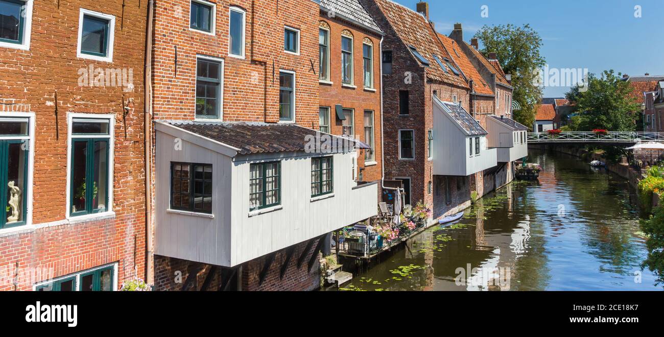 Panorama von hängenden Küchen auf historischen Häusern in Appingedam, Niederlande Stockfoto