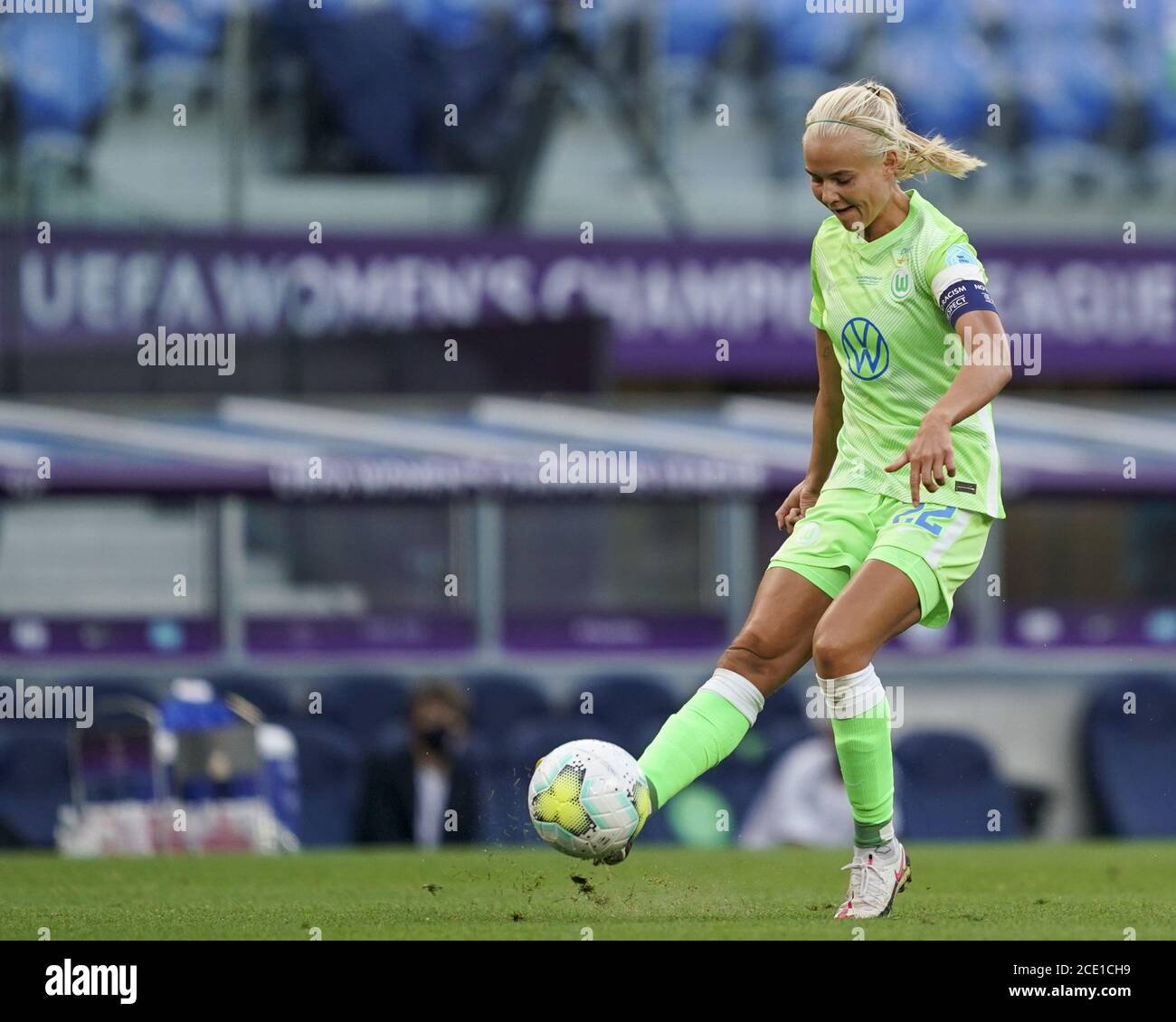 San Sebastian, Spanien. August 2020. Pernille Harder vom VfL Wolfsburg in Aktion während des UEFA Women's Champions League Fußballspiels (Finale) zwischen VfL Wolfsburg und Olympique Lyonnais. Daniela Porcelli/SPP Quelle: SPP Sport Pressefoto. /Alamy Live Nachrichten Stockfoto