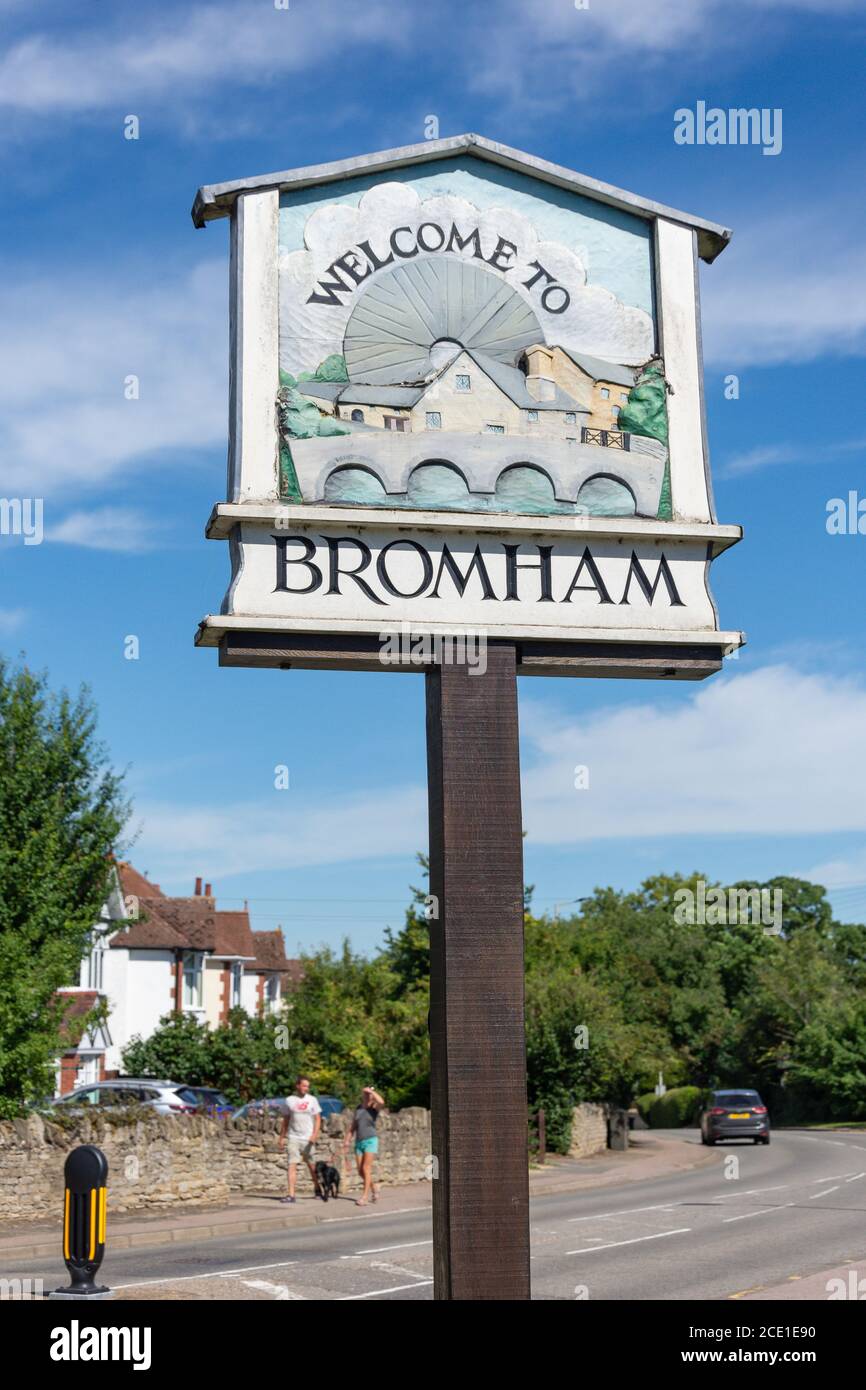 Dorfschild, Bromham, Bedfordshire, England, Vereinigtes Königreich Stockfoto