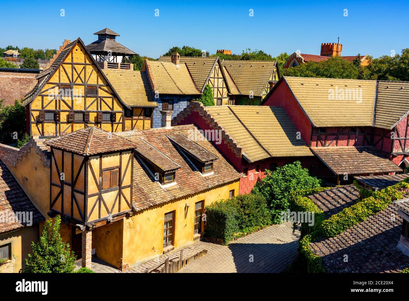 Bikal, Ungarn - 21.08.2020: Wunderschön wiederaufgebaute medieva historische Museum Dorf Spaß Abenteuerpark Stockfoto