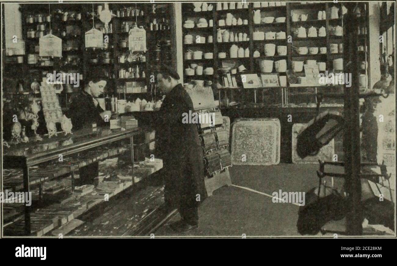 . Hardware Merchandising (Januar-März 1908) . m Verträge für Sanitär-und Dampfheizung in Wohnungen sowie asin-Fabriken, halten ein kompetentes Personal von praktischen Männern. Die Walzerville Hardware Co. Hat im Geschäft fast sechs Jahre und in dieser Zeit-., haben eine große Job-bing-Fabrik und Einzelhandel aufgebaut. Sie kümmern sich vor allem um die Fabriken.J. R. Coate ist Geschäftsführer und A. D. Greensekretär-Schatzmeister des Unternehmens. IN EDMONTON 26 JAHRE. Unter den vielen blühenden und up-to-date Hardware-Einrichtungen jetzt do-ing Geschäft in der Stadt Edmonton.Ross Bros., Limited, sind zu Recht genannt Stockfoto