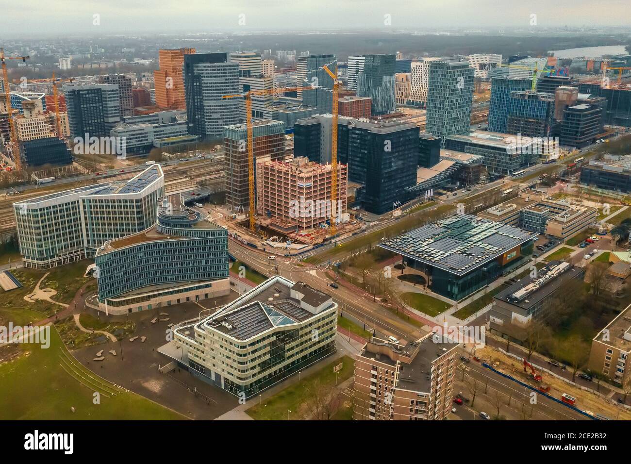 Moderne Gebäude in Amsterdam Luftbild, Niederlande. Stockfoto