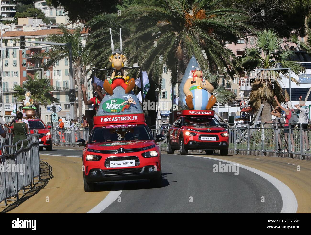 Caravane Publicitaire Parc Asterix während der Tour de, Frankreich. , . in Nizza, Frankreich - Foto Laurent Lairys/DPPI Quelle: Laurent Lairys/Agence Locevaphotos/Alamy Live News Stockfoto