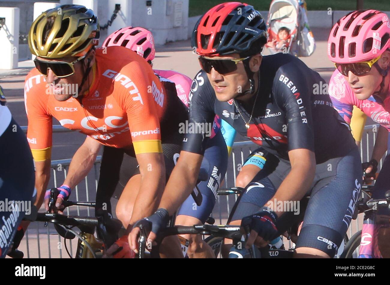 Nizza, Frankreich. August 2020. Greg Van Avermaet vom CCC Team und Richard Carapaz von Ineos - Granadier während der Tour de France 2020, Radrennen Etappe 2, Nice Haut Pays - Nizza (186 km) am 30. August 2020 in Nizza, Frankreich - Foto Laurent Lairys/DPPI Kredit: Laurent Lairys/Agence Locevaphotos/Alamy Live News Stockfoto