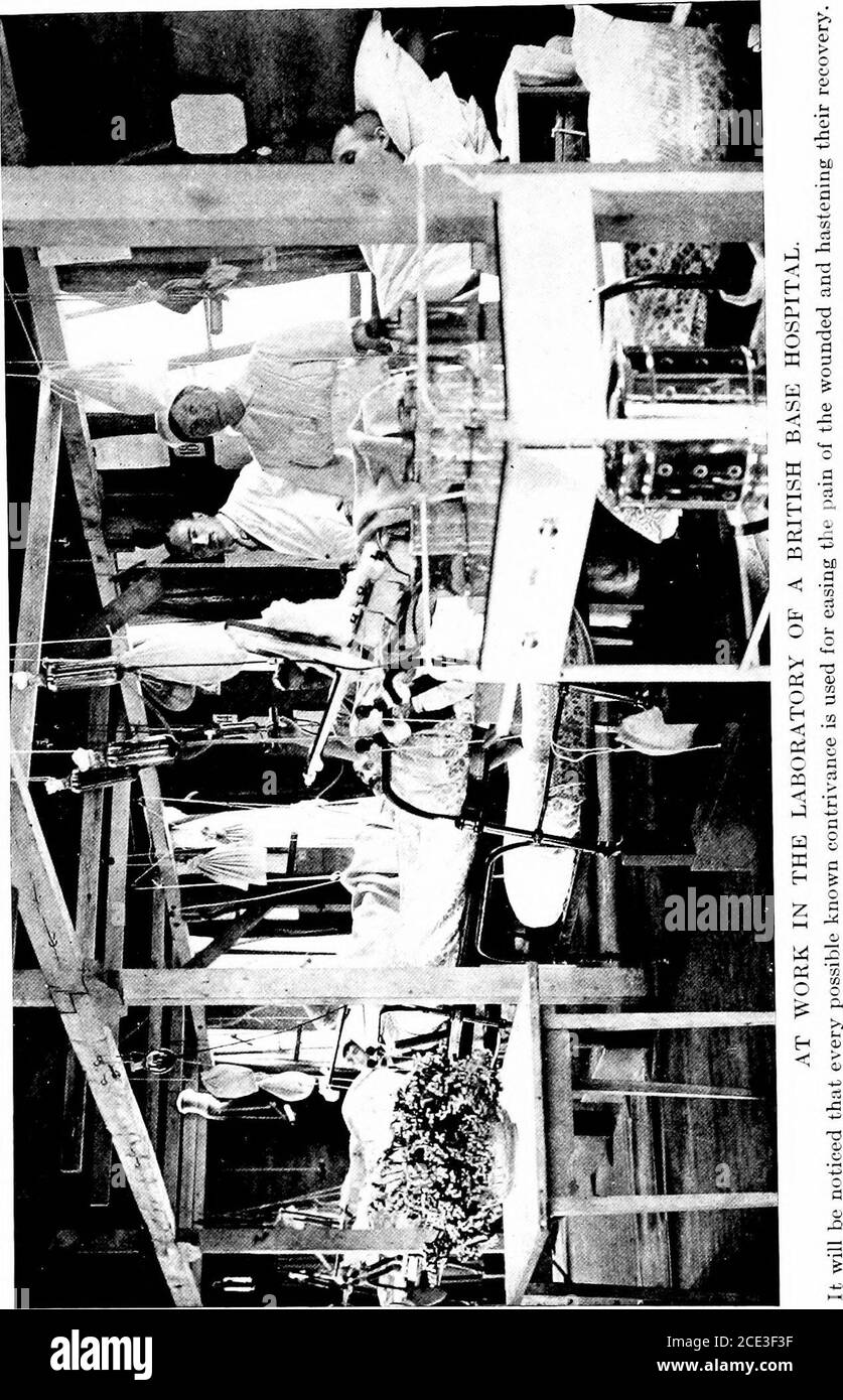 . Das amerikanische Rote Kreuz im großen Krieg . Lasst euch wissen, wie wunderbar dieses Camp Serv-Eis im Leben der amerikanischen Armee war. Die Aufzeichnung zeigt, dass in einem Monat aus den Red Crossstorehouses zu den amerikanischen Kampfmännern auf dem Weg zur Front folgende Vorräte gingen: 30,000 Pullover; 2000Decken; 10,000 Rasierklingen; 500,000 Papierservietten; 5,000,000 Zigaretten; 3000 Paar Socken; 10,000 Paar Handschuhe; 300,000 Kartons Streichhölzer; 8000 Pfund Seife, 2000 Pfund Schokolade, 50,000 Kaugummistäbchen, 10,000 Röhrchen Zahnpasta und andere Dinge ad in-finitum. Wie f Stockfoto