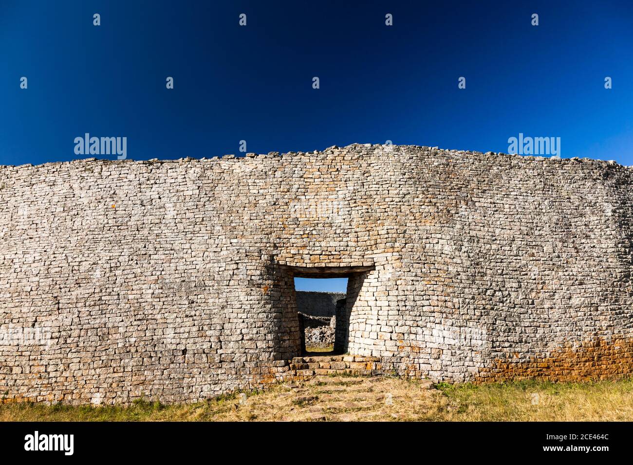 Große Zimbabwe Ruinen, große Mauer und Eingang von "The Great Enclosure", alte Hauptstadt der Bantu Zivilisation, Masvingo Provinz, Simbabwe, Afrika Stockfoto