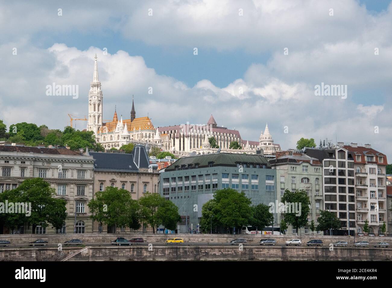 Die Kirche der Himmelfahrt der Budaer Burg (Ungarisch: Nagyboldogasszony-templom), besser bekannt als die Matthias-Kirche (Ungarisch: Mátyás- Stockfoto