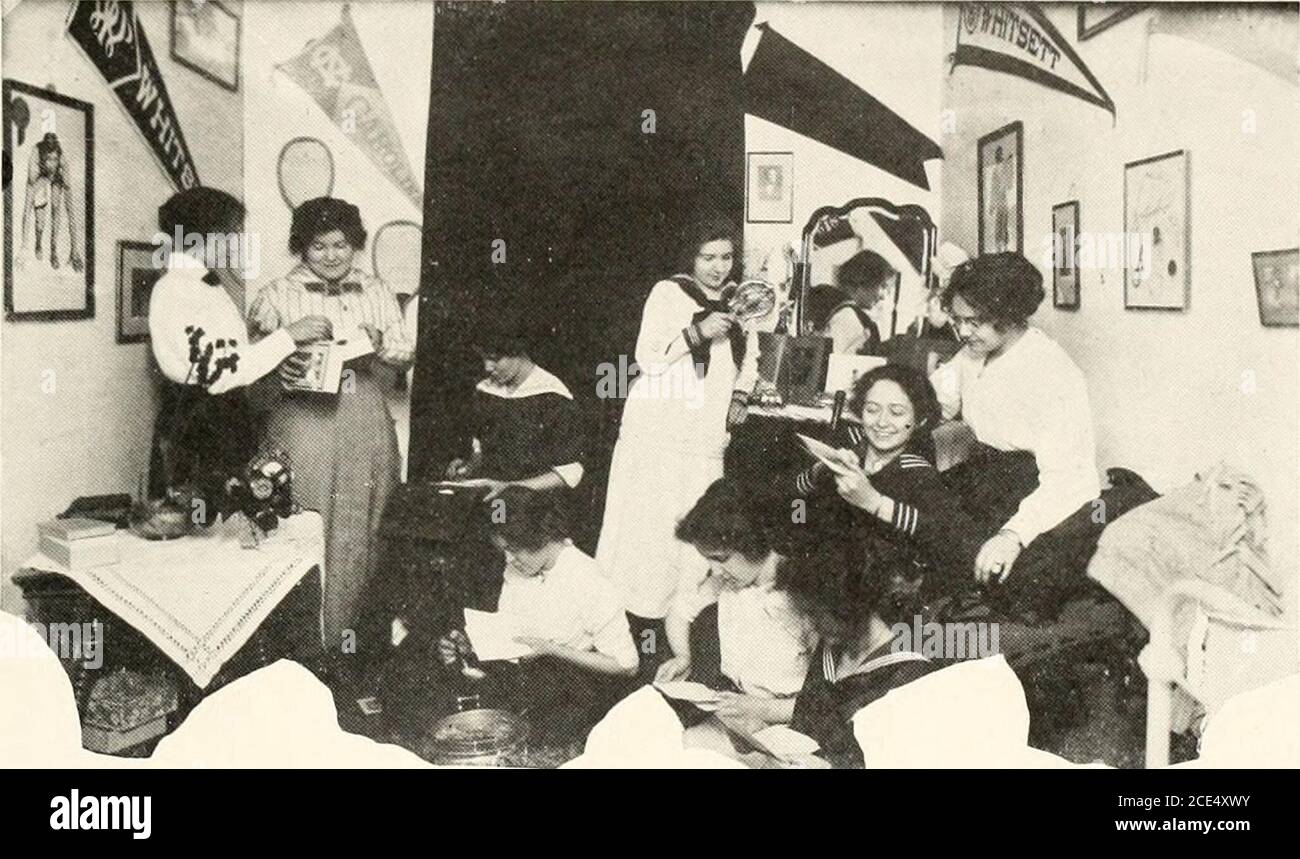 . Die Chowanoka . E3J 5 I?N at U Re Celia Anne AshleyMyra AumackBeulah Bagley Lillie Belle Bunch Ida Lou FutrellMary FLEEmooDRetta GriffinOlivia Hedspeth CoRNiE Cathryn Cheek Mary Thomas Evans Maggie Farless Laura HollowellClaudine JenkinsKate Jenkins Helen LearyLor A WILLIAMS ELLEAda MorrisRose Nansellj ward ^^Mary Rido ^. 86 J. Blume: Tulpen Coloks: Rot und Weiß Motto: Herz ganz und fancj Freizeit Zeit des Treffens: Kurz nachdem die Post ist ealletl Gegenstand des Treffens: Um die Geschehnisse an verschiedenen Hochschulen zu diskutieren Song: Ich habe lange nach dir sehnt einige sagen Liebe, Foo Stockfoto