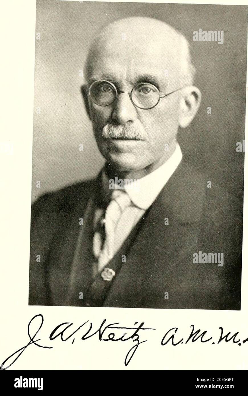 . Eine Standardgeschichte von Williams County, Ohio; eine authentische Erzählung der Vergangenheit, mit besonderer Aufmerksamkeit auf die moderne Ära in der kommerziellen, industriellen, Bildungs-, bürgerlichen und sozialen Entwicklung; . ted. 1837 kam er in die Vereinigten Staaten, zunächst in Portage County, Ohio, wo seine Ehe stattfand. 1846 kam er nach Williams County, wo er sich in St. Joseph Township befand, wo er bis spät im Leben lebte, als er in das Dorf Edgerton, dieser Grafschaft, zog, wo er und seine Frau den Rest ihrer Tage verbrachten.Er war ein unternehmungslustiger Bürger, der tief an der Entwicklung interessiert war Stockfoto