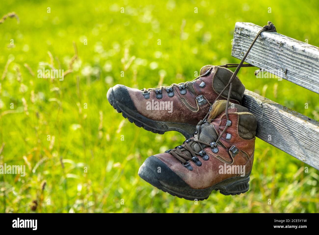 Wanderschuhe nach Tour zu Fuß Stockfoto