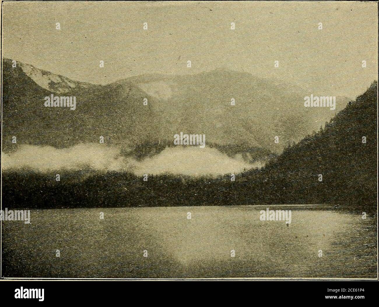 . Heimatgeographie für die primären Noten . der Himmel. Die Sonne spielt verstecken und suchen amongthem. Jetzt scheint die Sonne heiß auf uns, jetzt verbergen die kleinen Wolken sie. Es gibt eine andere Art von Cloud. Ich Frage mich, ob Sie es gesehen haben. Wolken dieser Art schweben hoch am Himmel, weit über allen anderen Wolken. Sie sehen aus wie zierliche wisps von weichem Haar. Sie werden Zirruswolken genannt. Die Wolken, die Sie gesehen haben, hängen um die Spitze eines Berges bilden dort, weil die Luft kalt ist. Wir haben bereits gelernt, dass die kleinen Wasserpartikel, die in der Luft schweben, durch Kälte so verändert werden, dass wir sie sehen können. Wenn Wolken kommen dow Stockfoto . Heimatgeographie für die primären Noten . der Himmel. Die Sonne spielt verstecken und suchen amongthem. Jetzt scheint die Sonne heiß auf uns, jetzt verbergen die kleinen Wolken sie. Es gibt eine andere Art von Cloud. Ich Frage mich, ob Sie es gesehen haben. Wolken dieser Art schweben hoch am Himmel, weit über allen anderen Wolken. Sie sehen aus wie zierliche wisps von weichem Haar. Sie werden Zirruswolken genannt. Die Wolken, die Sie gesehen haben, hängen um die Spitze eines Berges bilden dort, weil die Luft kalt ist. Wir haben bereits gelernt, dass die kleinen Wasserpartikel, die in der Luft schweben, durch Kälte so verändert werden, dass wir sie sehen können. Wenn Wolken kommen dow Stockfoto